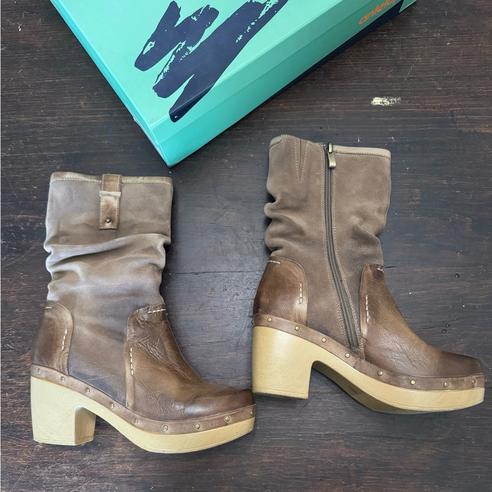 Antelope Taupe Suede Slouched 985 Leather Boot size 39, Pre-loved